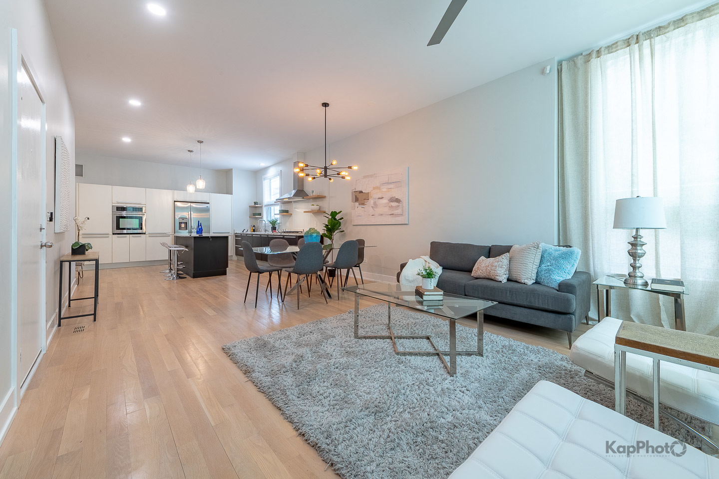 2414 W Grenshaw Street Unit: 1E