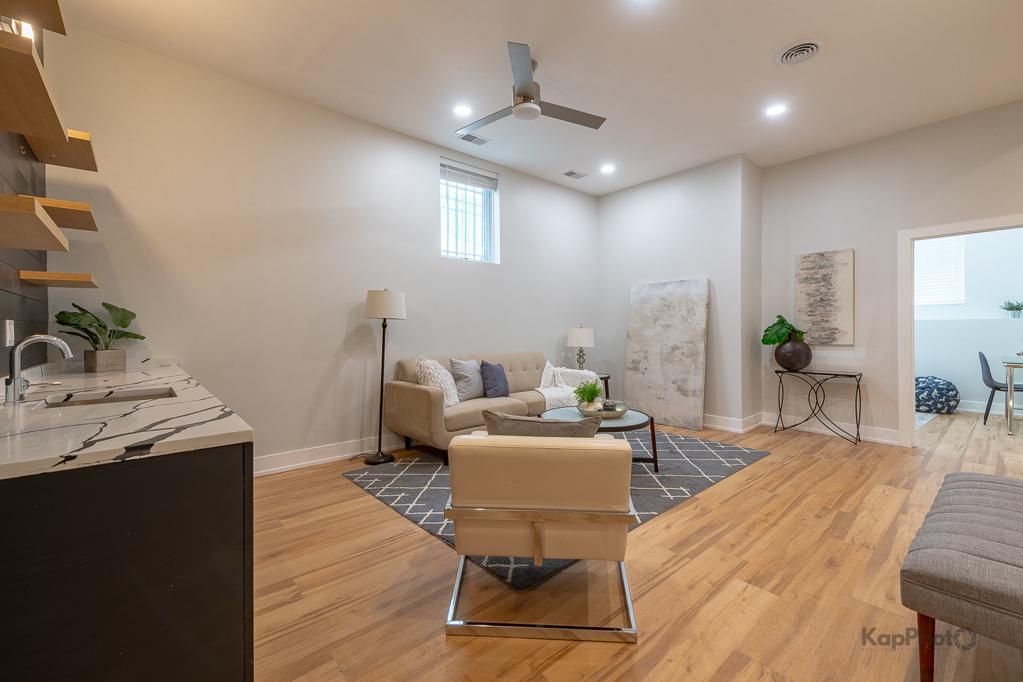 2414 W Grenshaw Street Unit: 1E