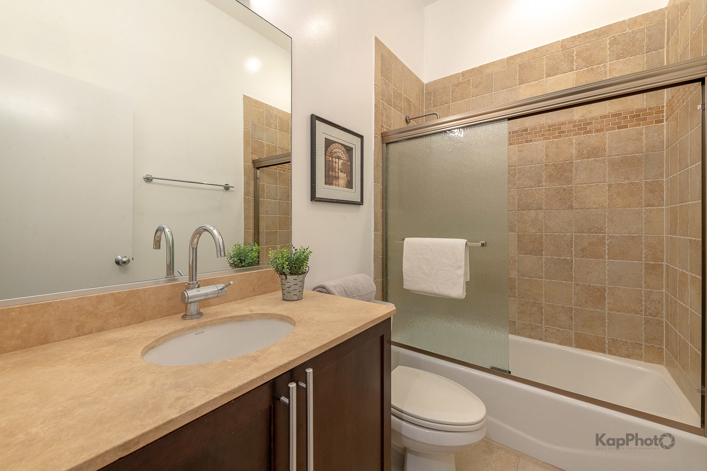 2414 W Grenshaw Street Unit: 1E