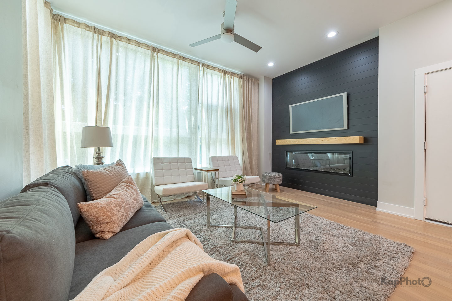 2414 W Grenshaw Street Unit: 1E