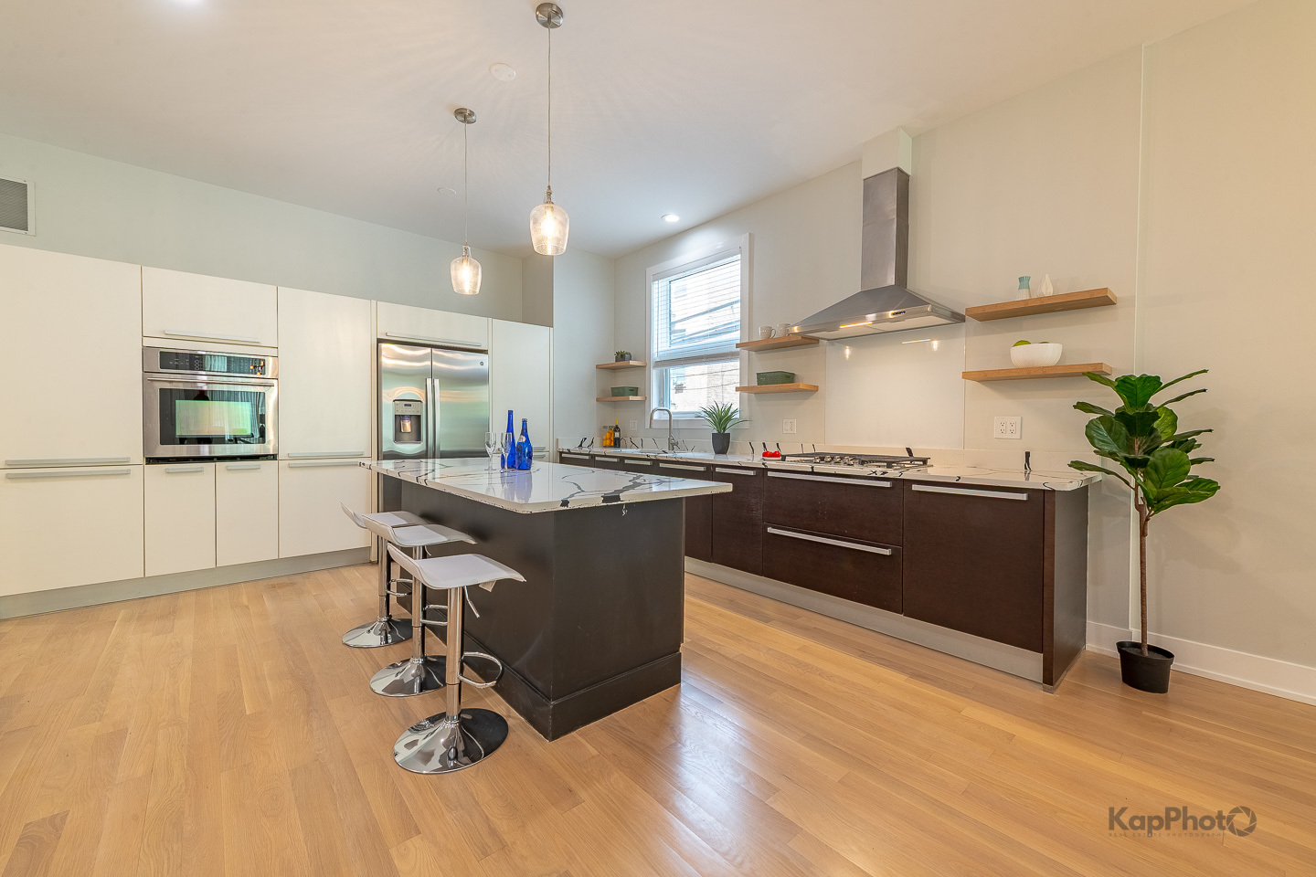 2414 W Grenshaw Street Unit: 1E