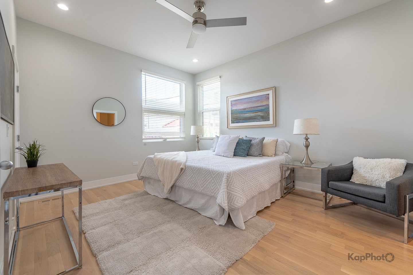 2414 W Grenshaw Street Unit: 1E