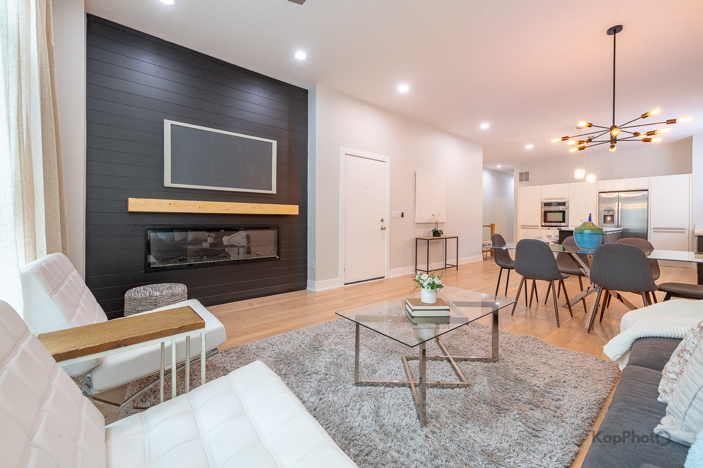 2414 W Grenshaw Street Unit: 1E