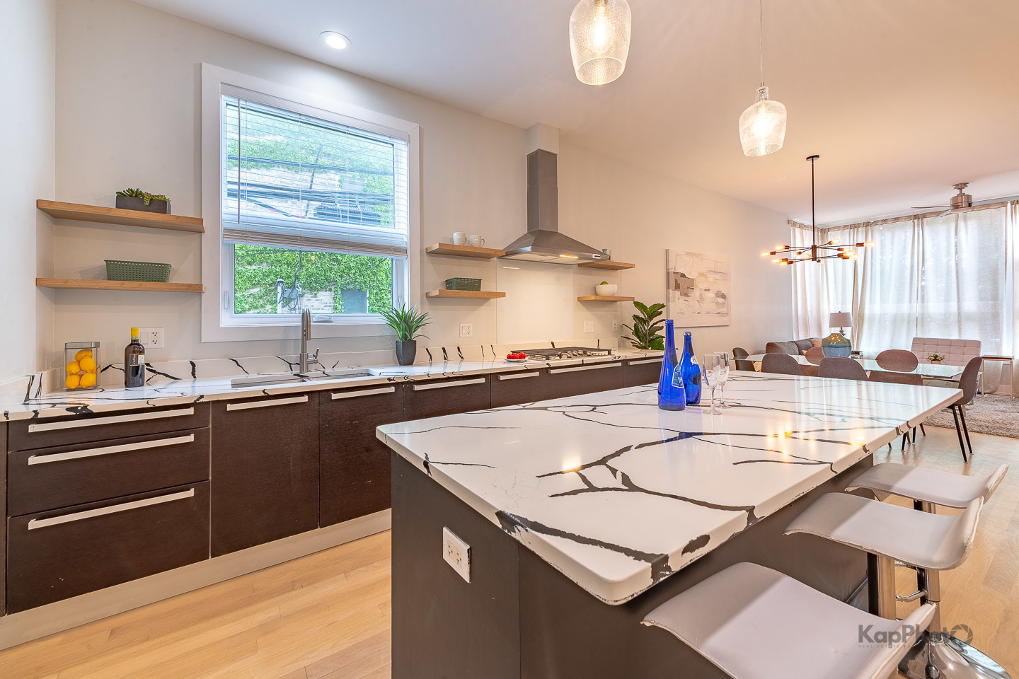 2414 W Grenshaw Street Unit: 1E