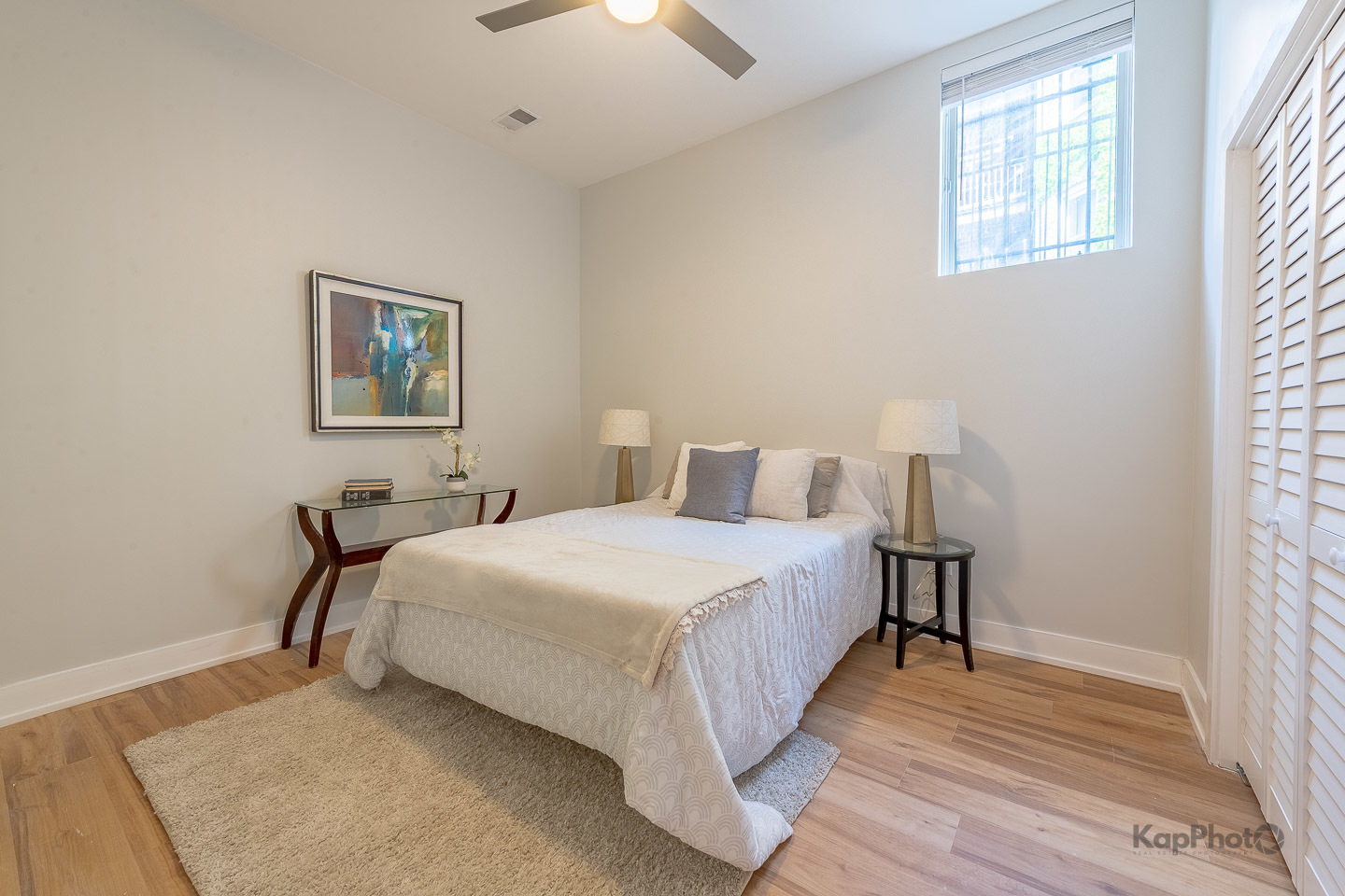 2414 W Grenshaw Street Unit: 1E