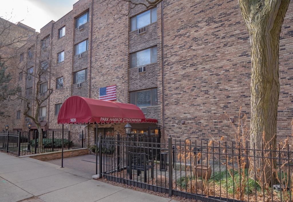 3620 N Pine Grove Avenue Unit: 501