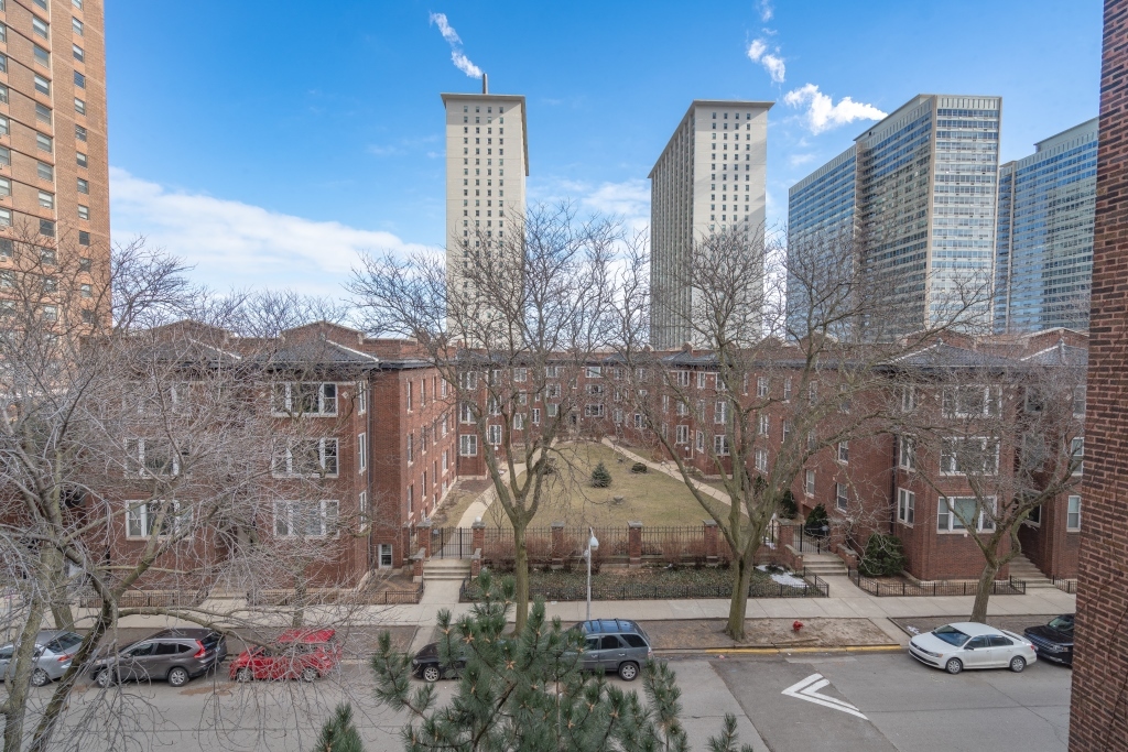 3620 N Pine Grove Avenue Unit: 501