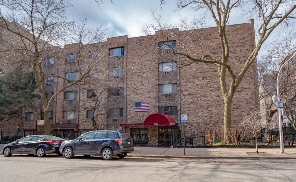 3620 N Pine Grove Avenue Unit: 501