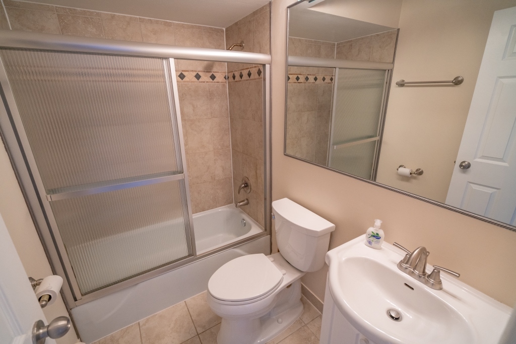 3620 N Pine Grove Avenue Unit: 501