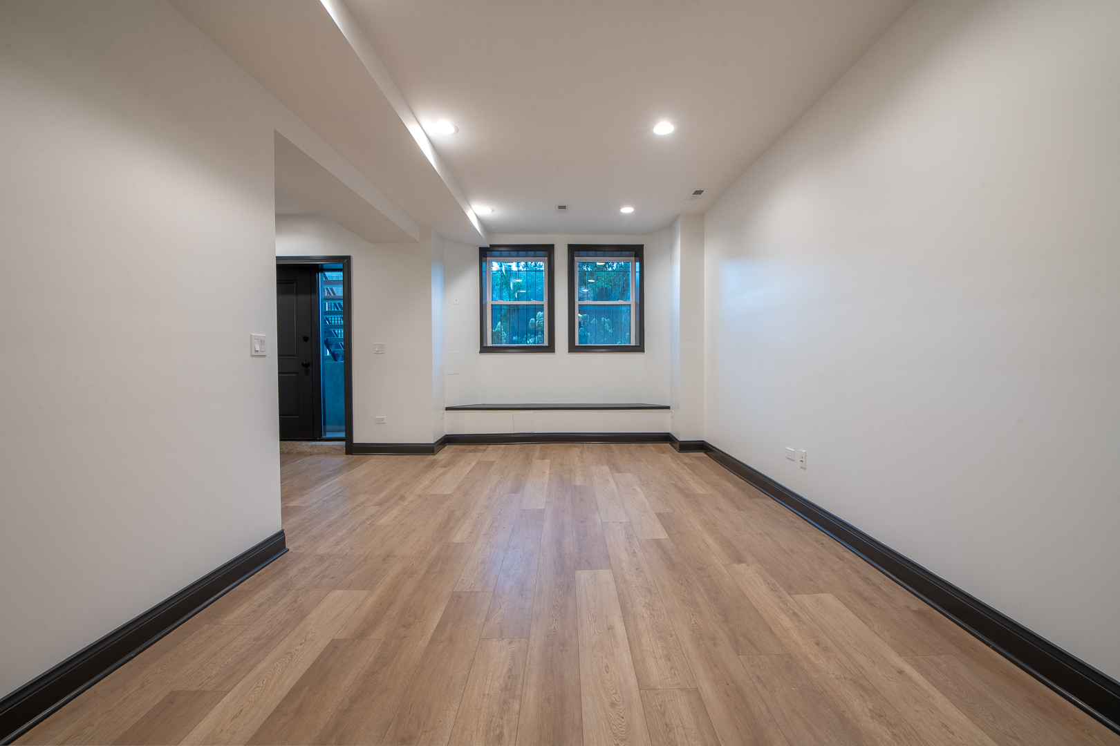 28 N Throop Street Unit: 1