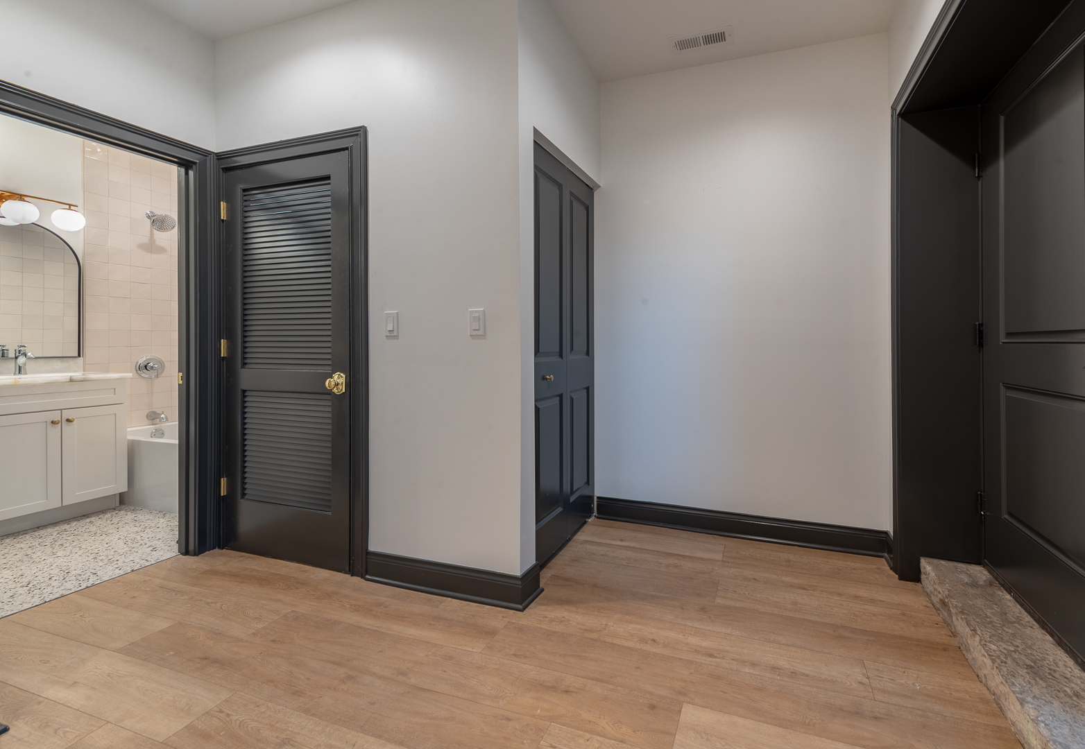 28 N Throop Street Unit: 1