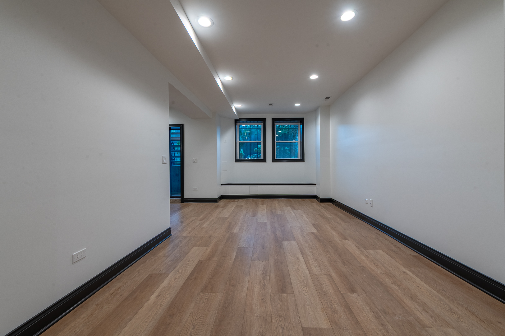 28 N Throop Street Unit: 1