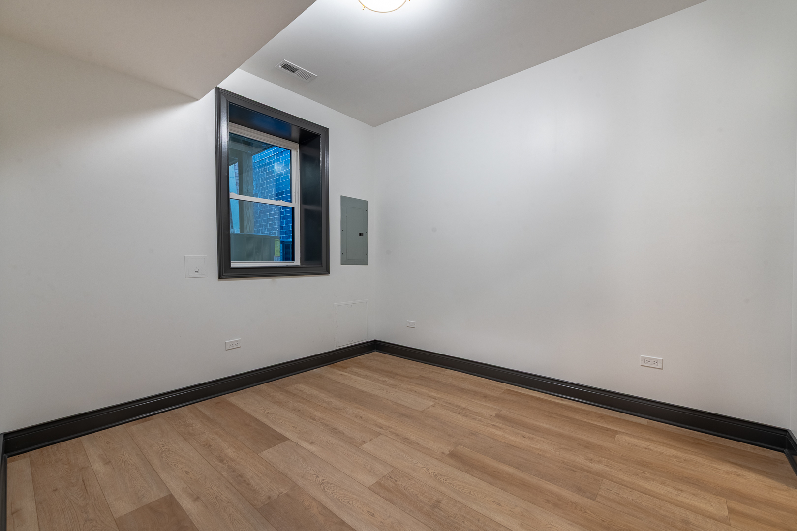 28 N Throop Street Unit: 1