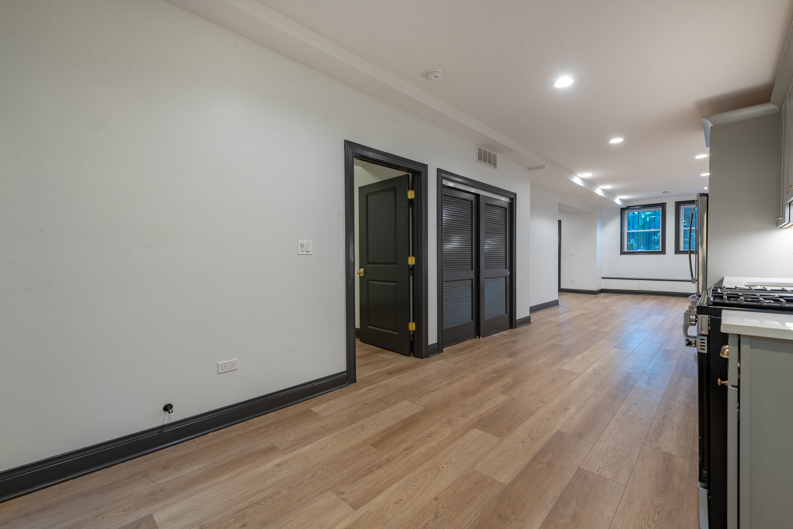 28 N Throop Street Unit: 1