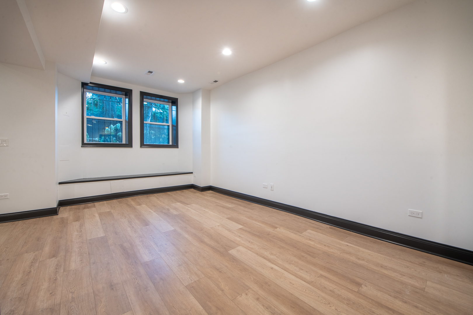 28 N Throop Street Unit: 1