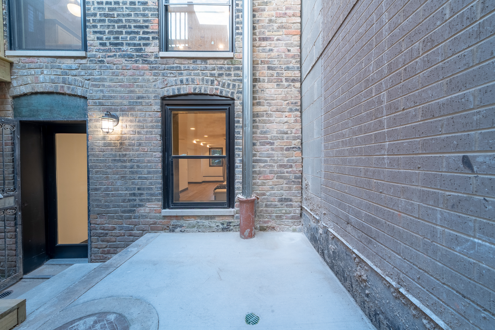 28 N Throop Street Unit: 1