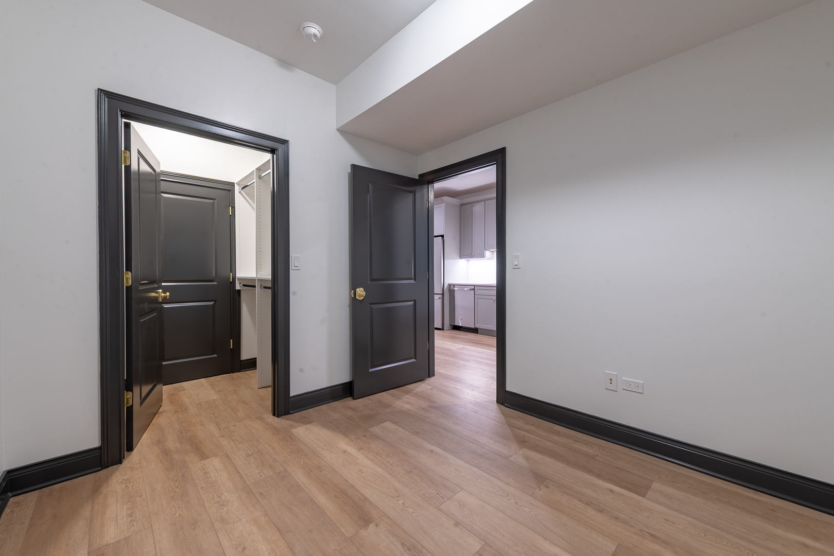 28 N Throop Street Unit: 1