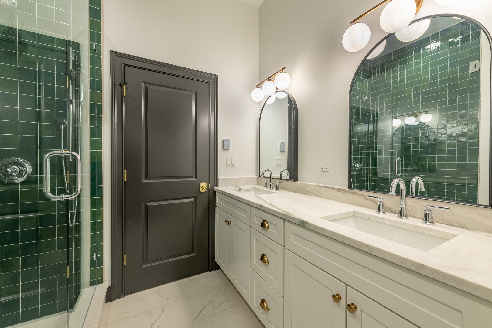 28 N Throop Street Unit: 2