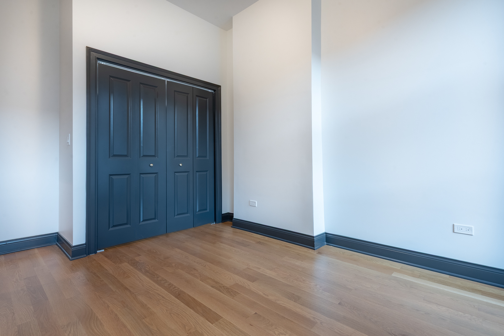 28 N Throop Street Unit: 2