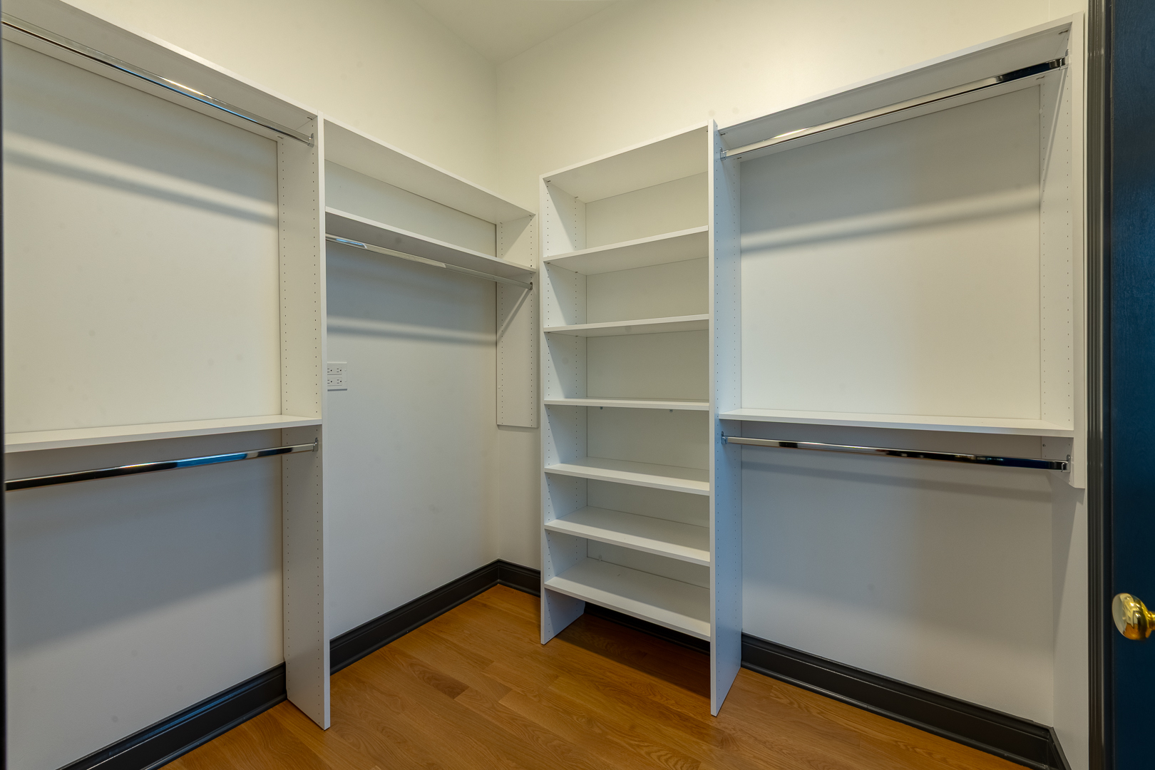 28 N Throop Street Unit: 2