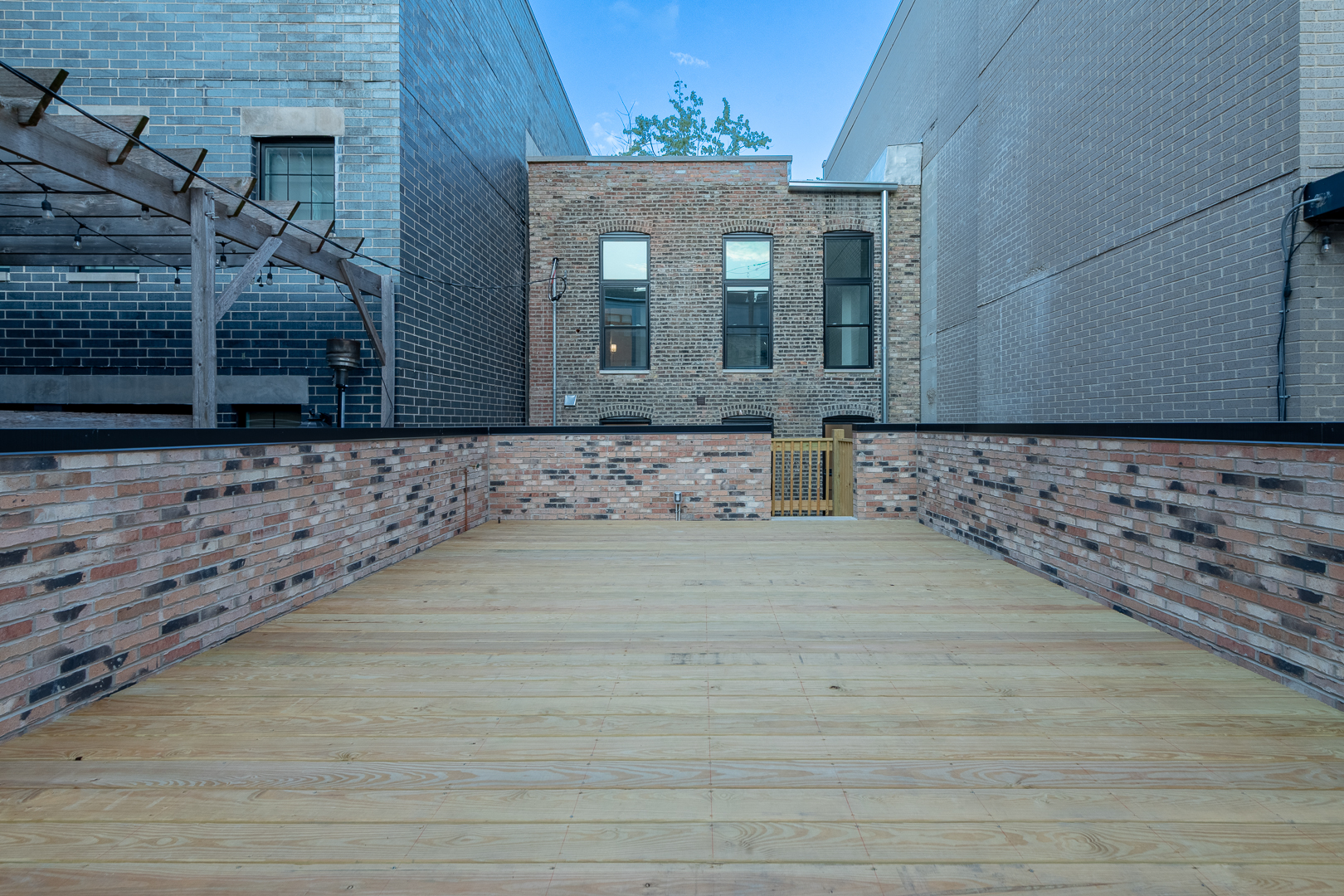 28 N Throop Street Unit: 2