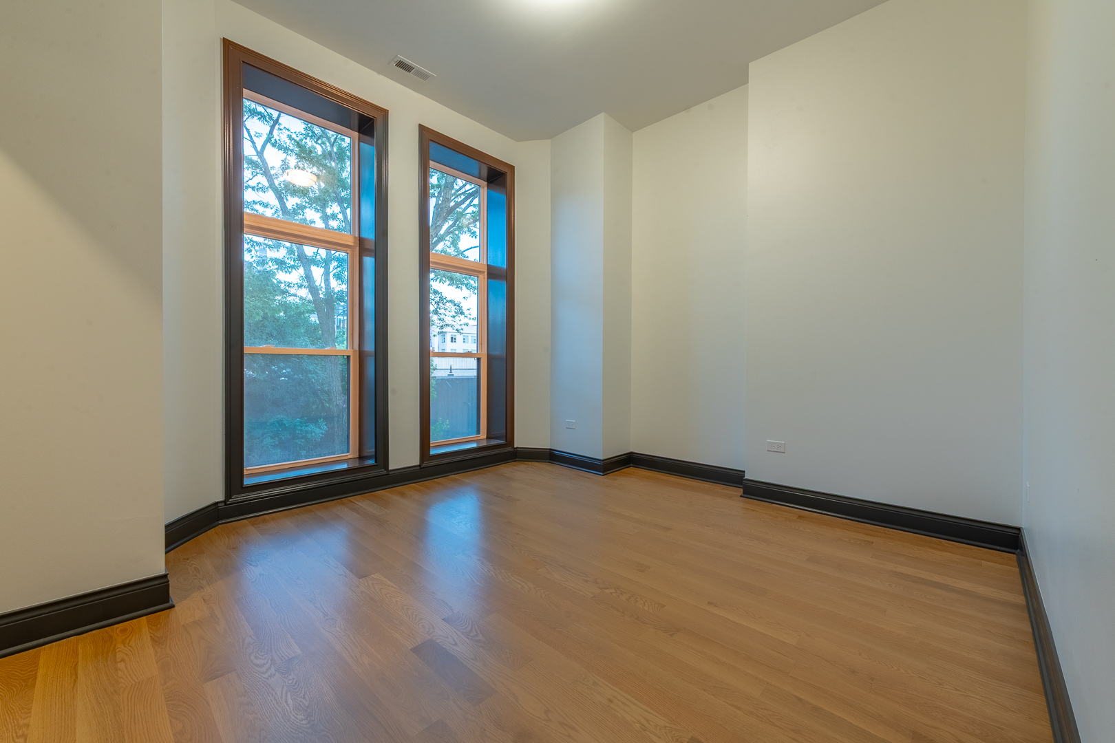 28 N Throop Street Unit: 2