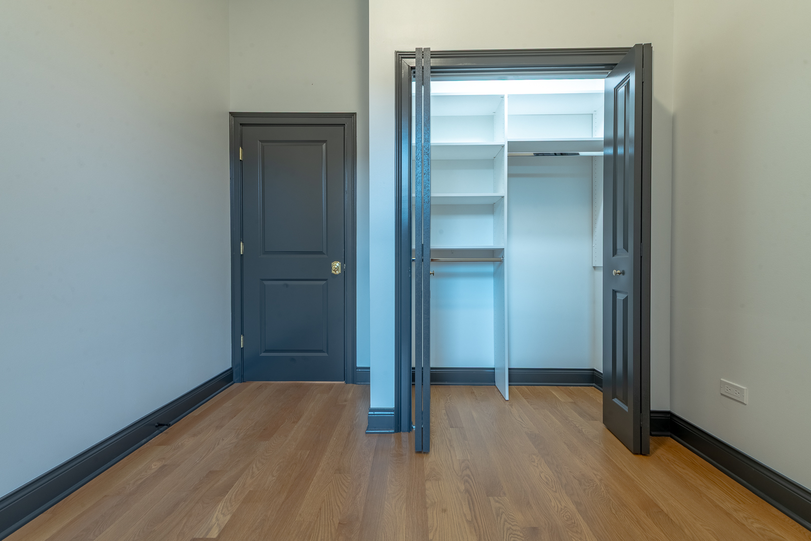 28 N Throop Street Unit: 2