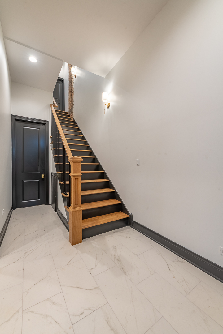 28 N Throop Street Unit: 2