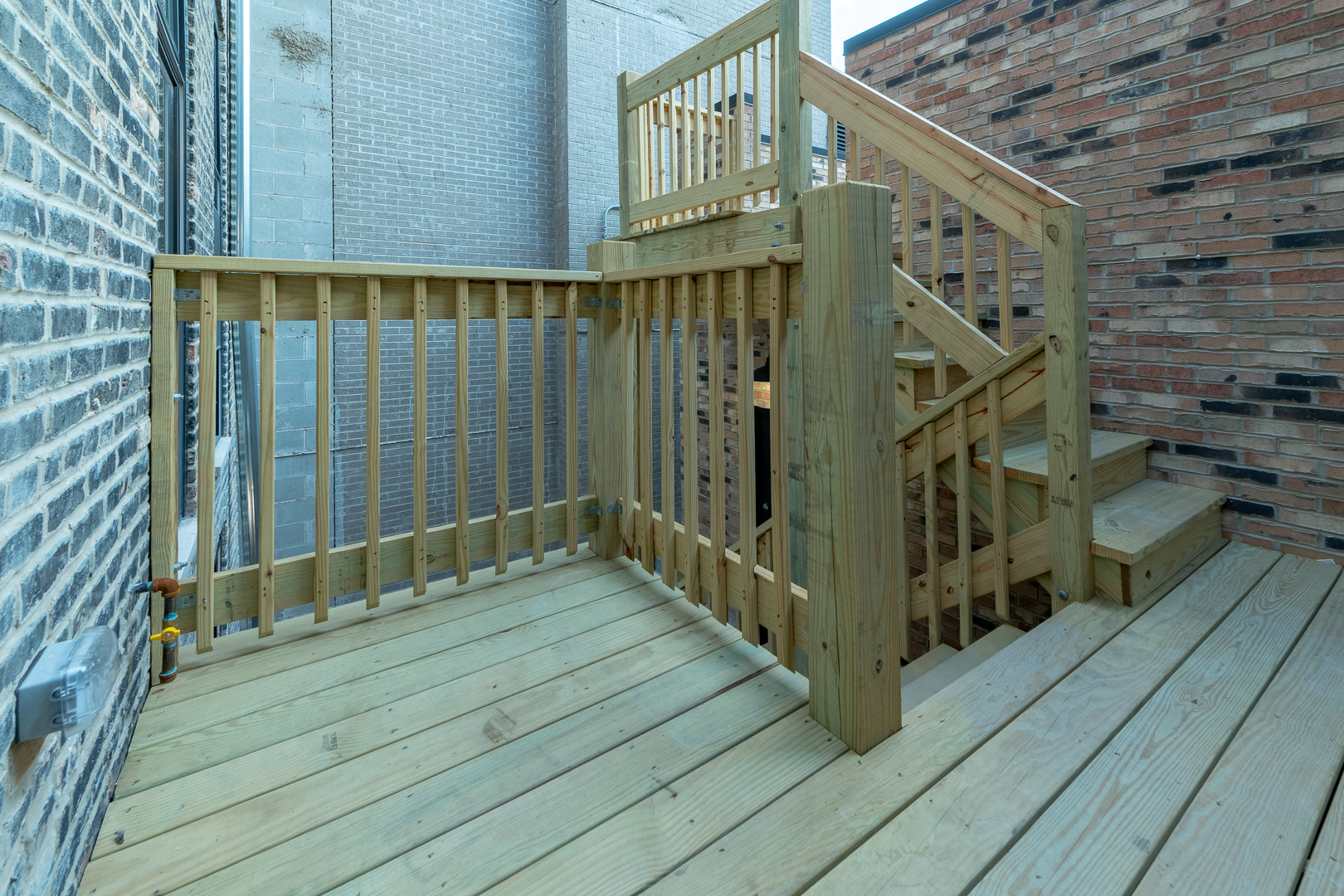 28 N Throop Street Unit: 2