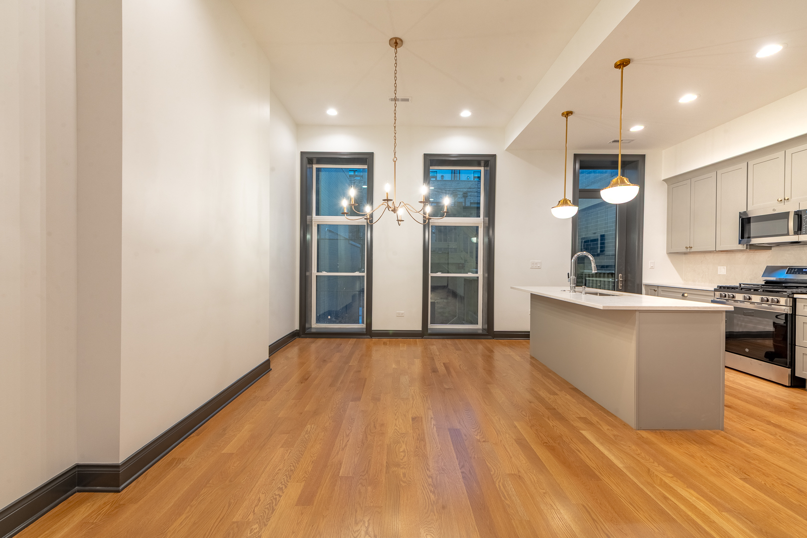 28 N Throop Street Unit: 2