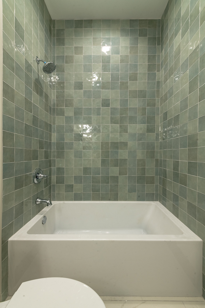 28 N Throop Street Unit: 2