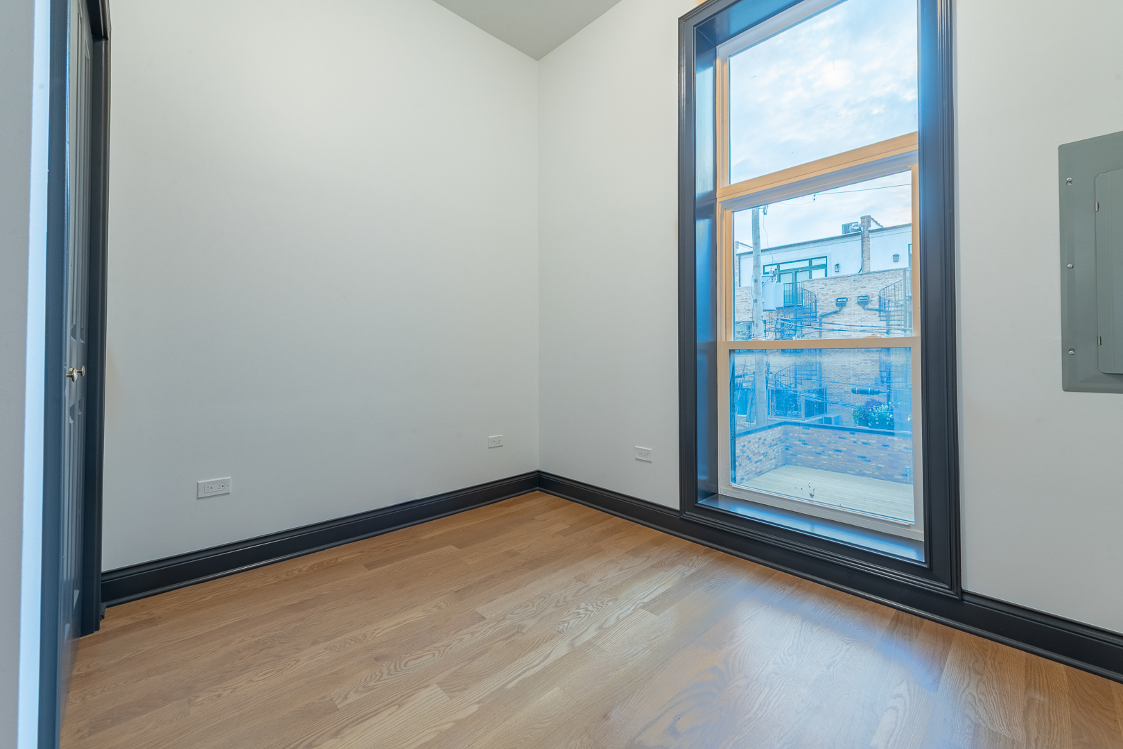 28 N Throop Street Unit: 2