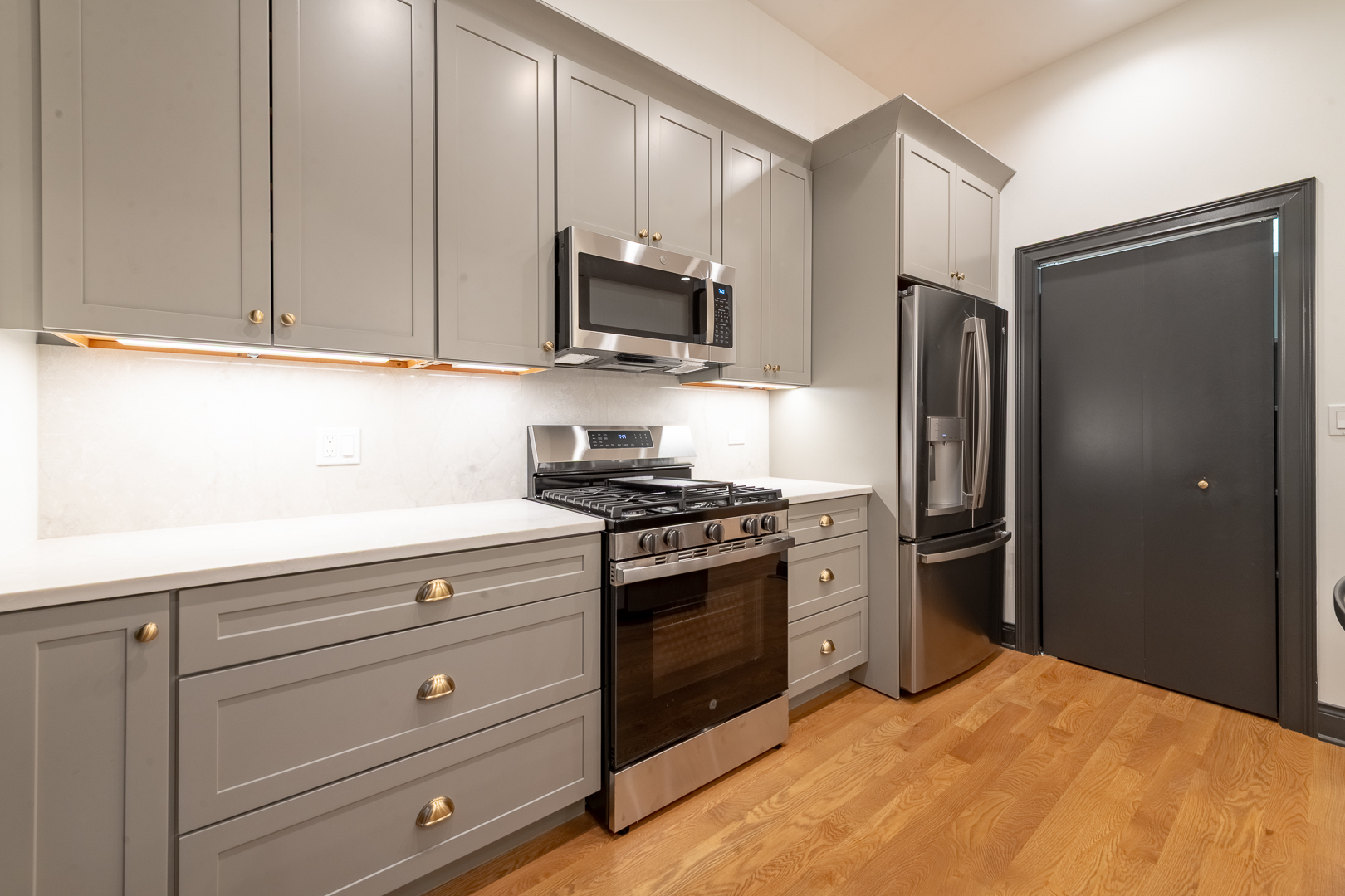 28 N Throop Street Unit: 2