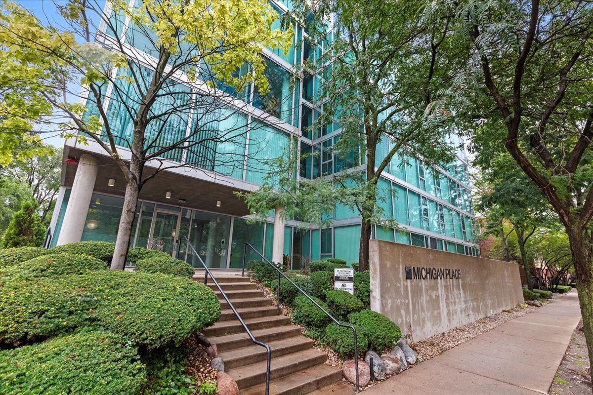 3115 S Michigan Avenue Unit: 301