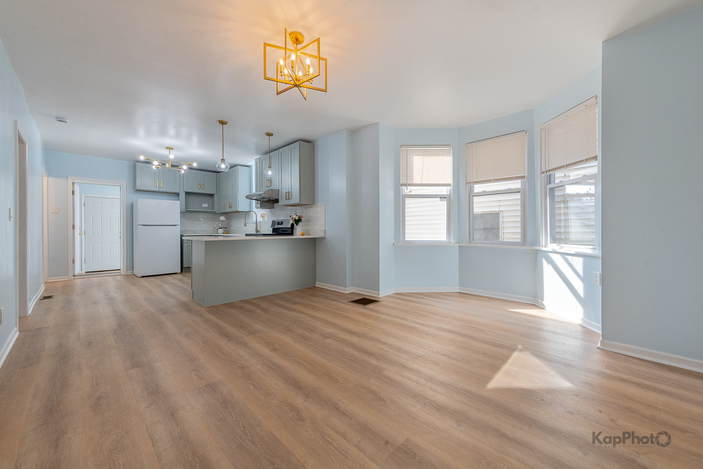 2821 S Emerald Avenue Unit: 1R