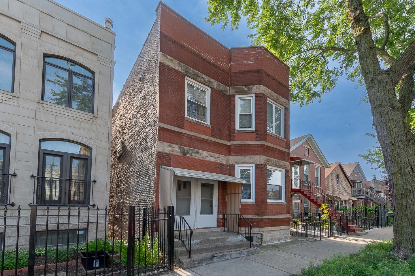 2821 S Emerald Avenue Unit: 1R