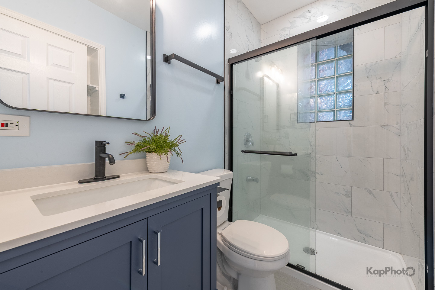 2821 S Emerald Avenue Unit: 1R