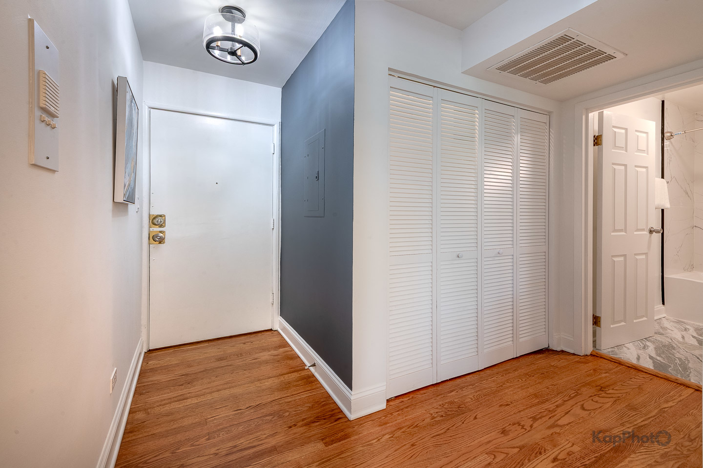 2501 W Touhy Avenue Unit: 201