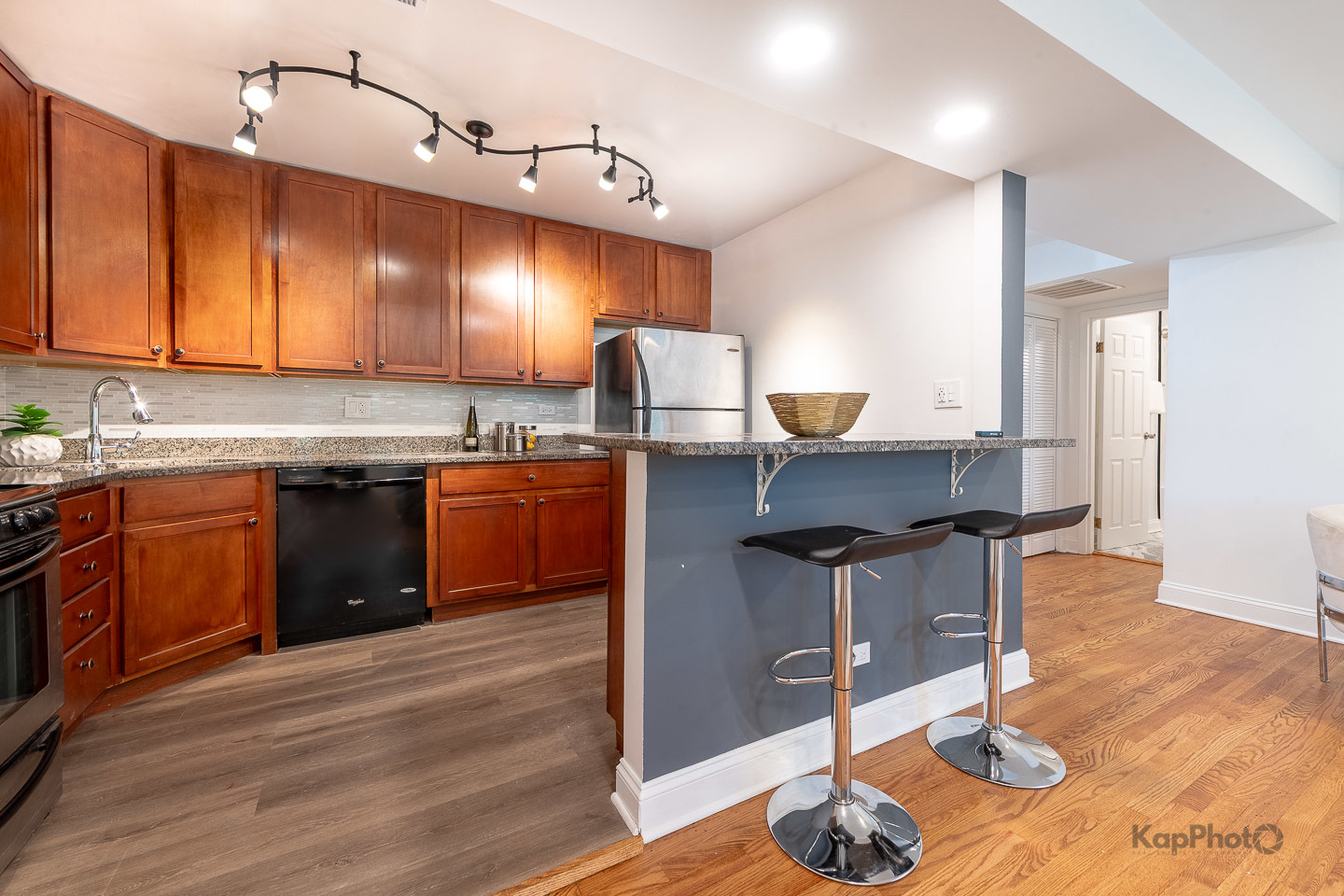 2501 W Touhy Avenue Unit: 201