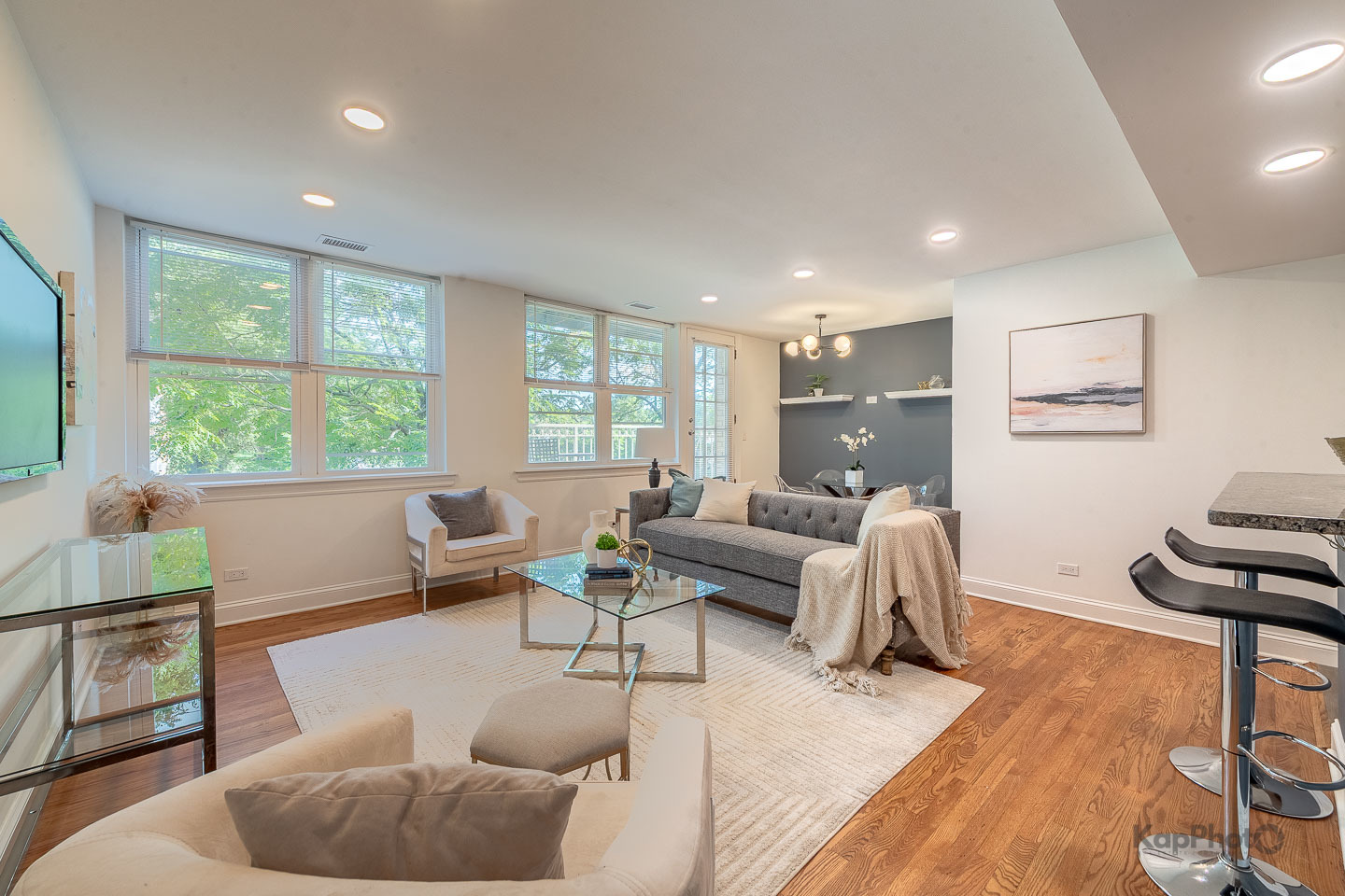 2501 W Touhy Avenue Unit: 201