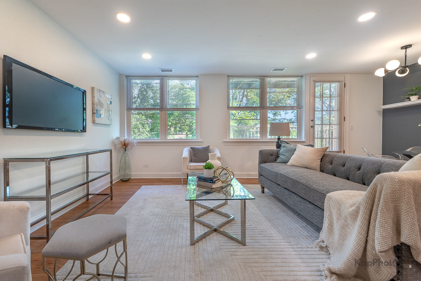 2501 W Touhy Avenue Unit: 201