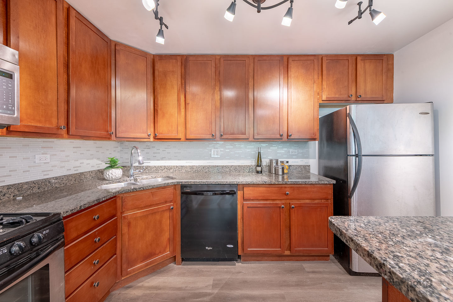 2501 W Touhy Avenue Unit: 201