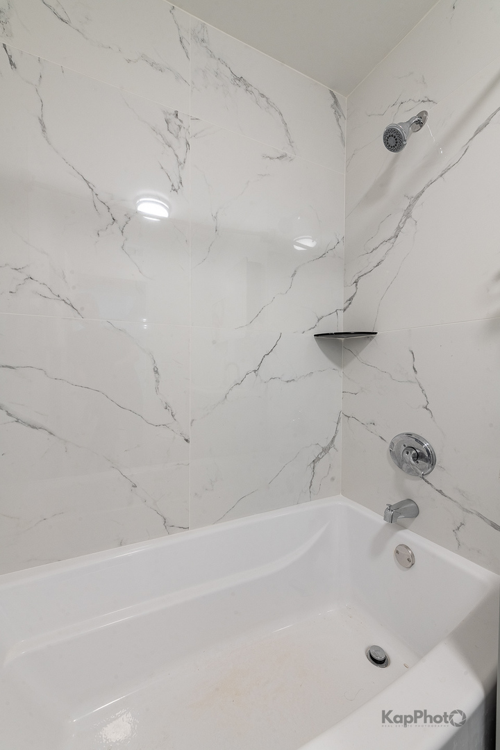 2501 W Touhy Avenue Unit: 201