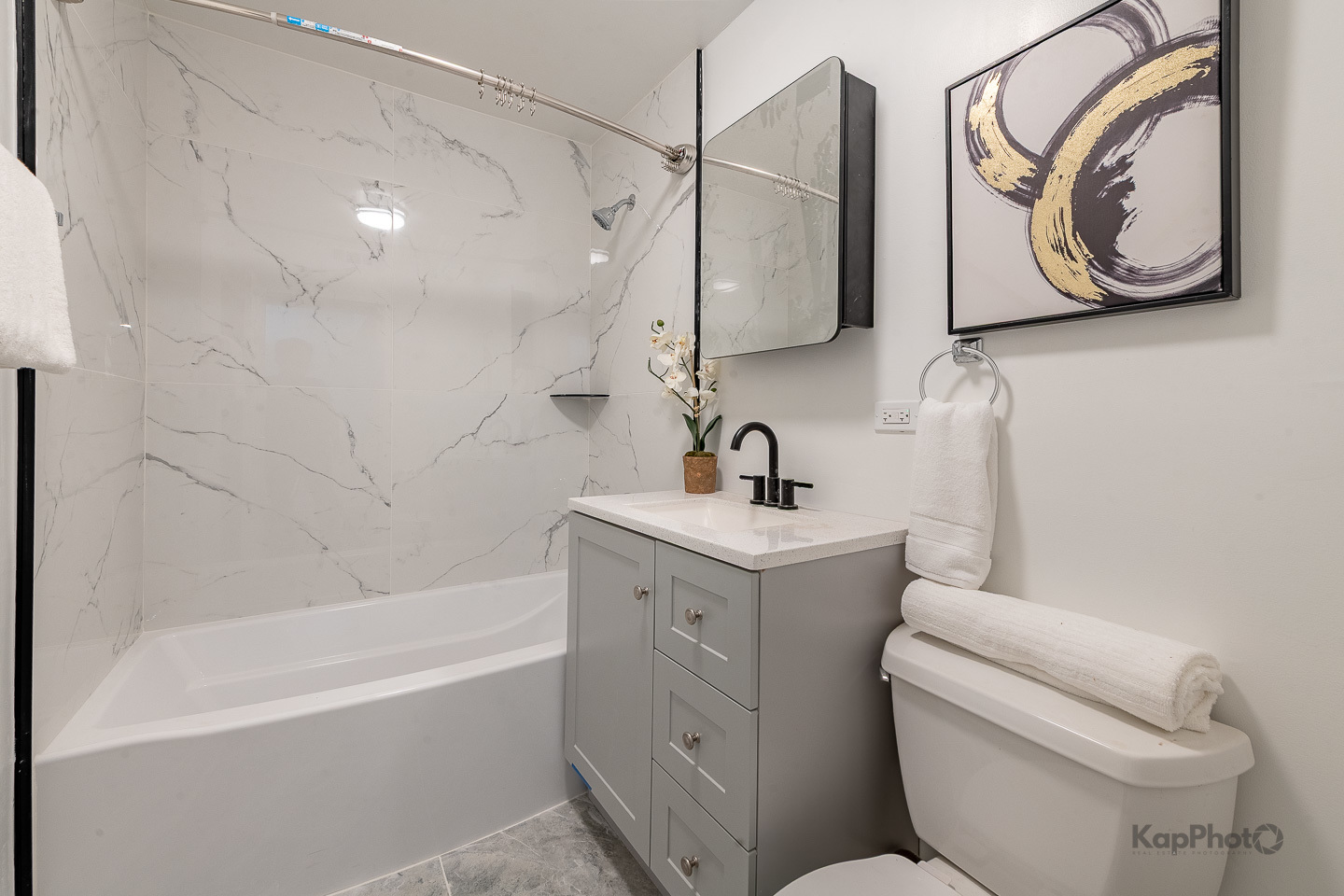 2501 W Touhy Avenue Unit: 201