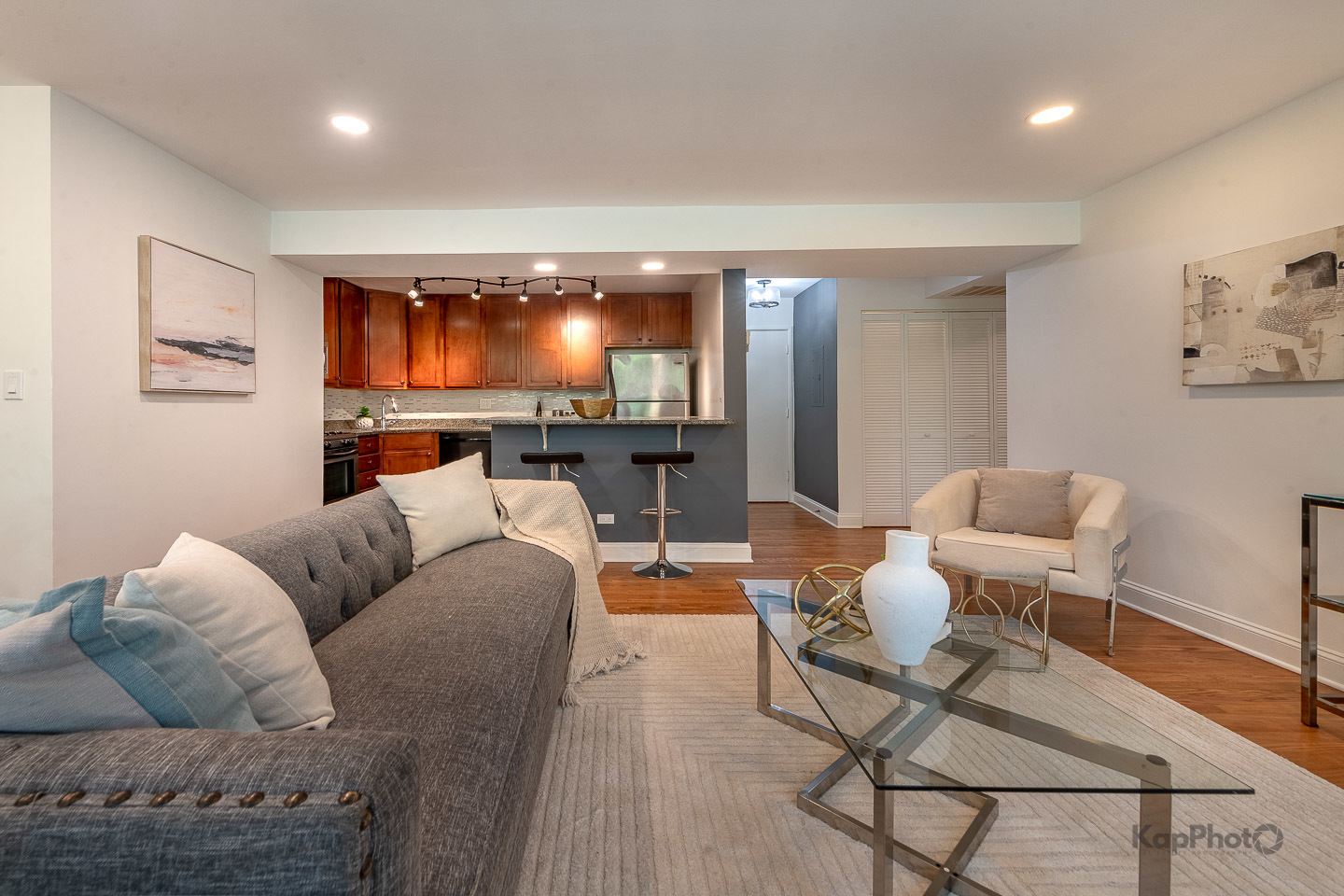 2501 W Touhy Avenue Unit: 201