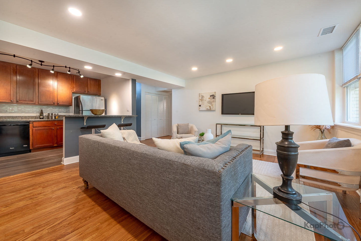 2501 W Touhy Avenue Unit: 201