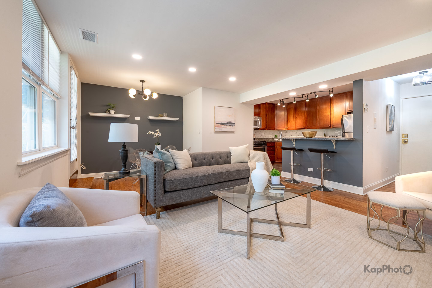 2501 W Touhy Avenue Unit: 201