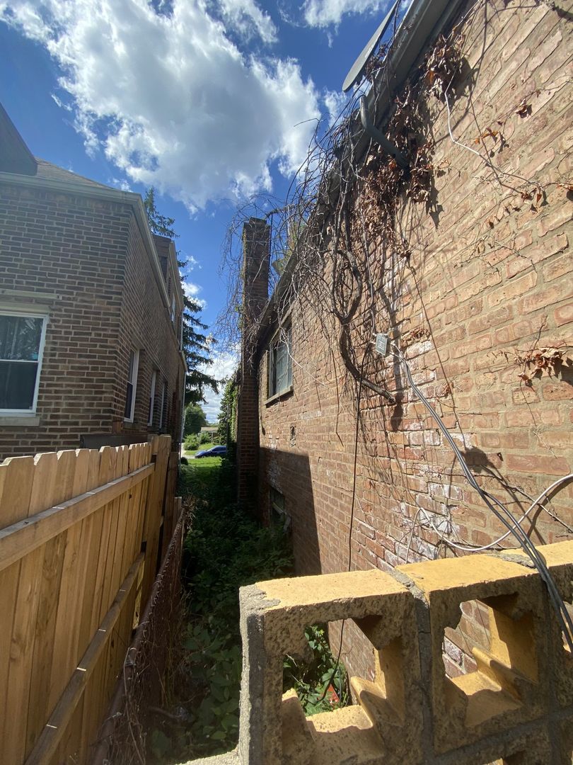 8243 S Wabash Avenue