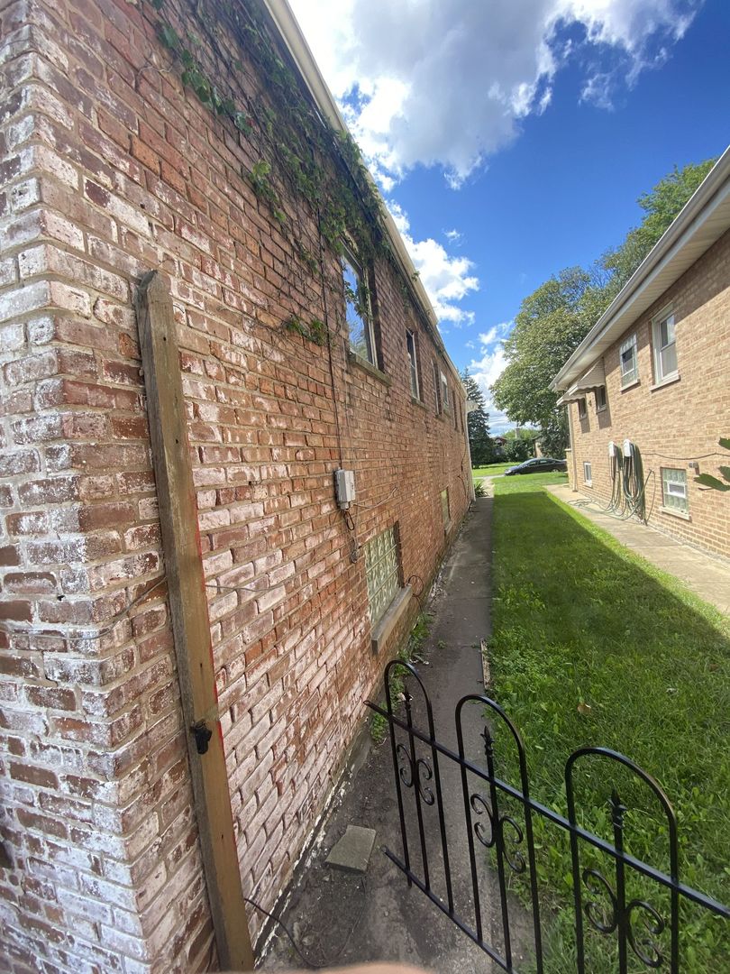 8243 S Wabash Avenue