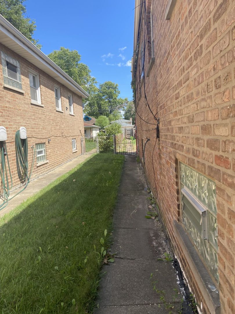 8243 S Wabash Avenue